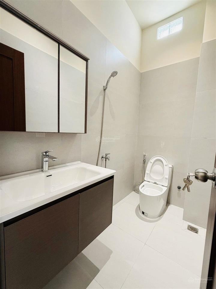 Nhà mặt tiền đường số  trung tâm quận 2  xe hơi ngủ trong sân dọn vào ở ngay, tặng full nội thất