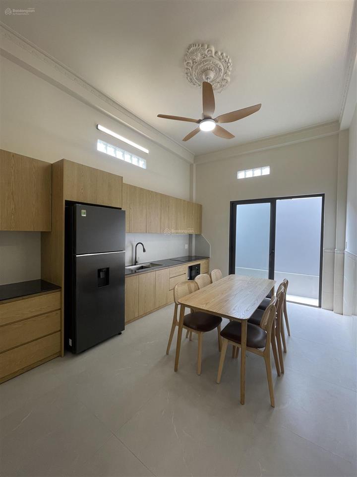 Nhà mặt tiền đường số  trung tâm quận 2  xe hơi ngủ trong sân dọn vào ở ngay, tặng full nội thất