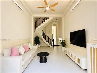 Nhà mặt tiền đường số  trung tâm quận 2  xe hơi ngủ trong sân dọn vào ở ngay, tặng full nội thất