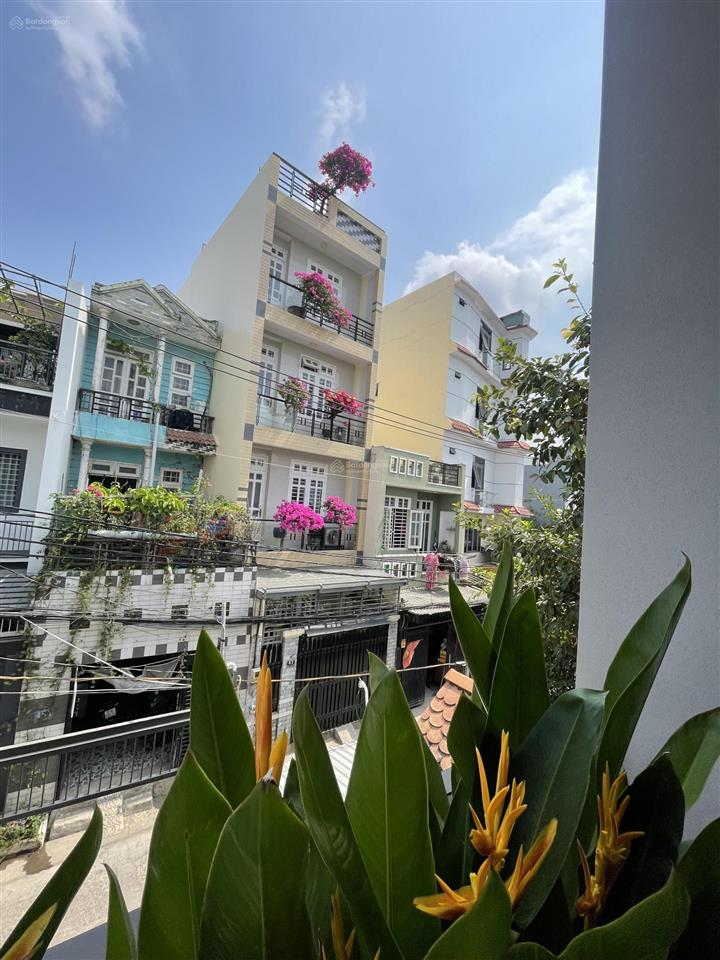 Nhà mặt tiền đường số  trung tâm quận 2  xe hơi ngủ trong sân dọn vào ở ngay, tặng full nội thất