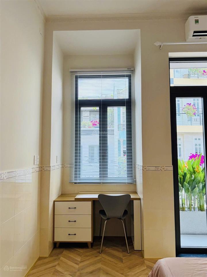 Nhà mặt tiền đường số  trung tâm quận 2  xe hơi ngủ trong sân dọn vào ở ngay, tặng full nội thất