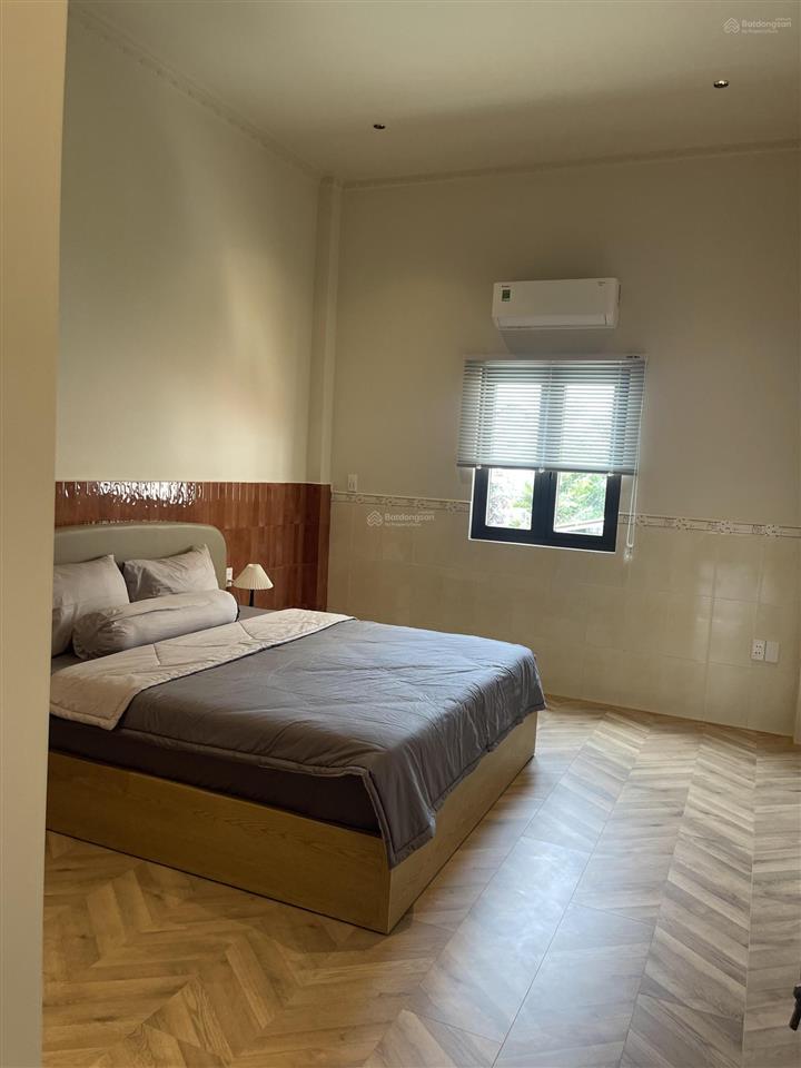 Nhà mặt tiền đường số  trung tâm quận 2  xe hơi ngủ trong sân dọn vào ở ngay, tặng full nội thất