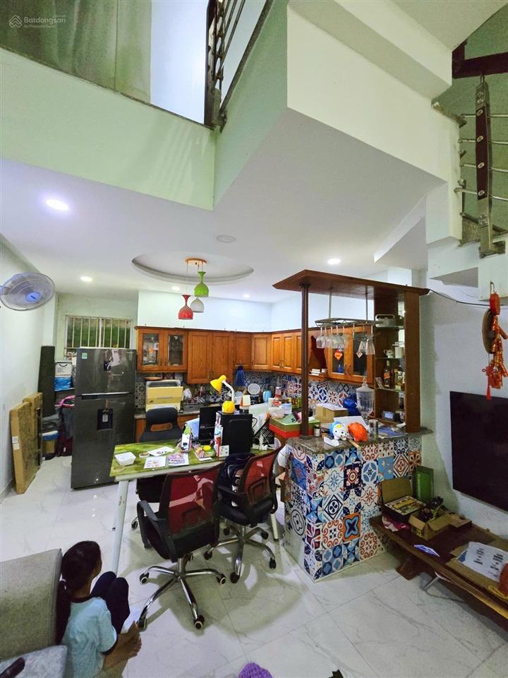 Nhà phố 4 tầng hoàn công đủ ô tô ngủ trong nhà, 3 pn giá 6,2 tỷ