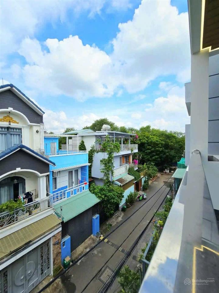 Nhà 3 tầng long trường 4pn đường thông xe hơi chỉ 4,75 tỷ