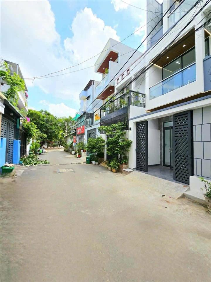 Nhà 3 tầng long trường 4pn đường thông xe hơi chỉ 4,75 tỷ