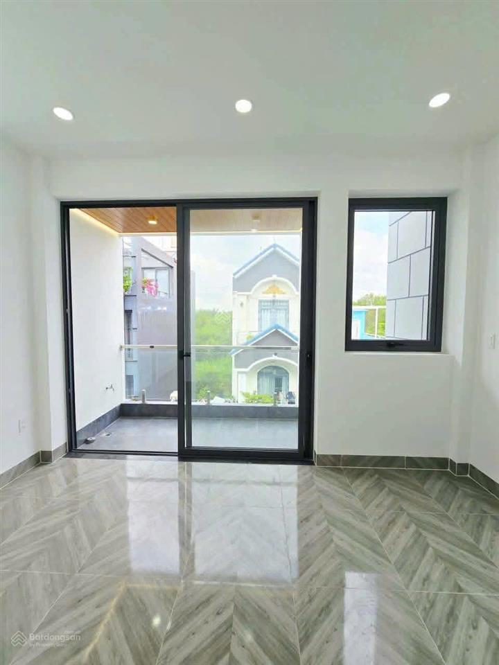 Nhà 3 tầng long trường 4pn đường thông xe hơi chỉ 4,75 tỷ