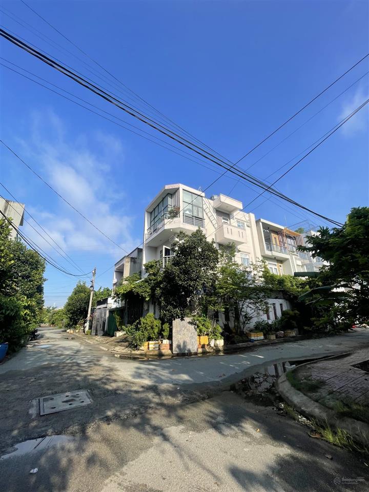 Chỉ 3,8 tỷ sở hữu đất gò cát, phường phú hữu, 60m2 ngang 4,5 x 13,5m đường nhựa 8m