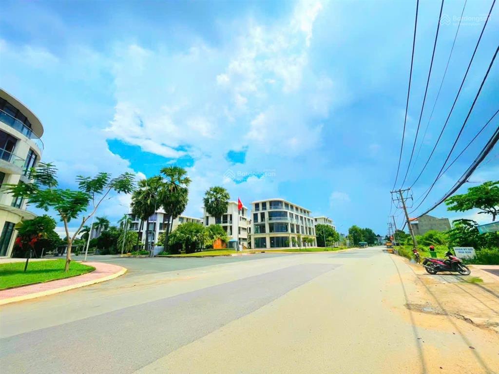 Đất nền 81m2 full thổ, phú hữu xe hơi tránh chỉ 4,6 tỷ