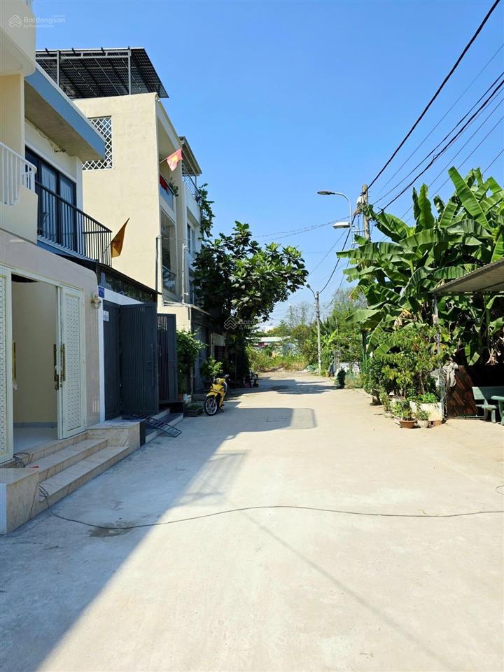 Chỉ 4,1 tỷ sở hữu nhà phố 2 tầng 3pn đường 8m, long trường