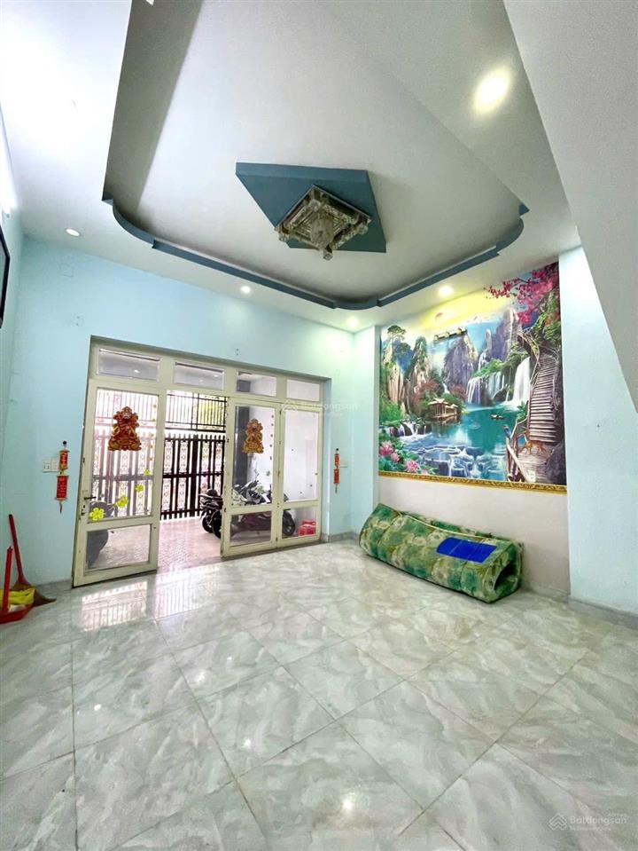 Nhà phố phú hữu giáp quận 2, xe hơi ngủ trong sân 80m dt sàn 176m ngang 5,2m, chỉ 6,5 tỷ