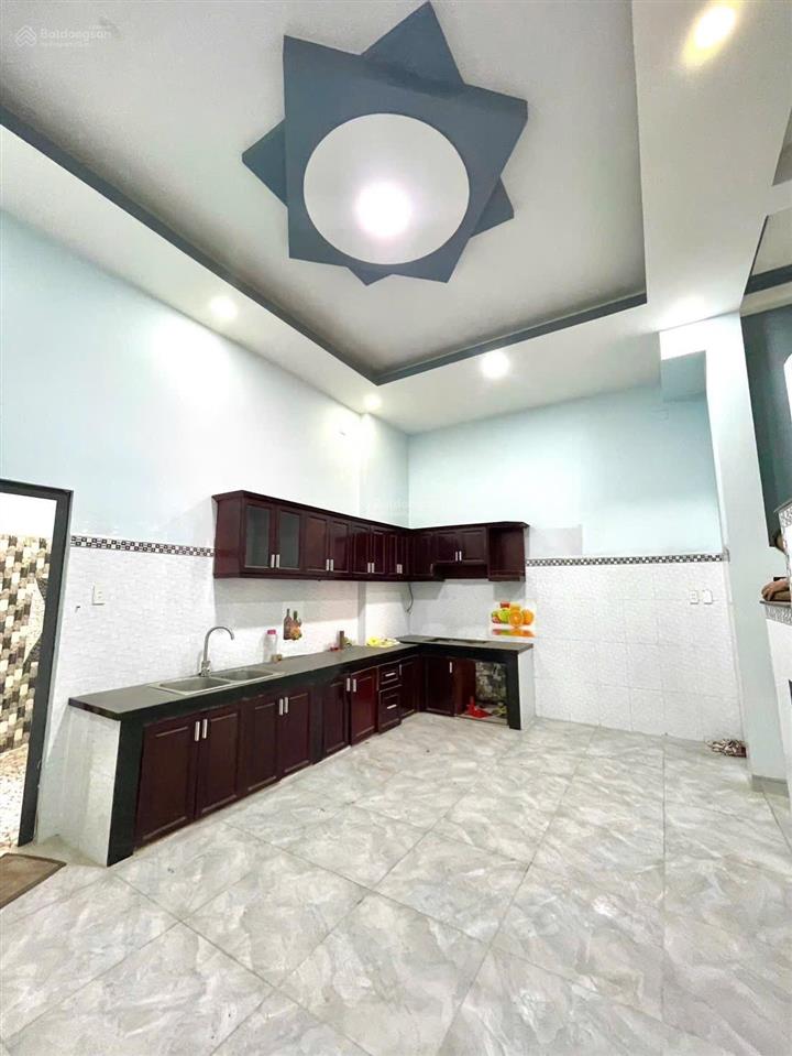 Nhà phố phú hữu giáp quận 2, xe hơi ngủ trong sân 80m dt sàn 176m ngang 5,2m, chỉ 6,5 tỷ
