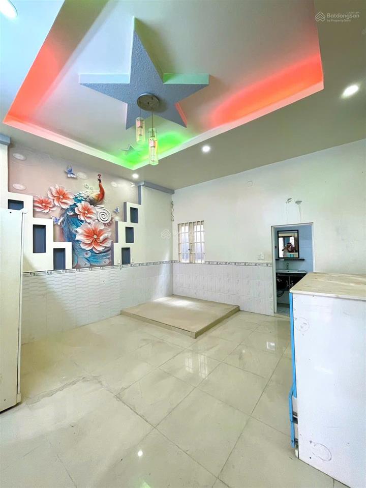 Nhà phố phú hữu giáp quận 2, xe hơi ngủ trong sân 80m dt sàn 176m ngang 5,2m, chỉ 6,5 tỷ