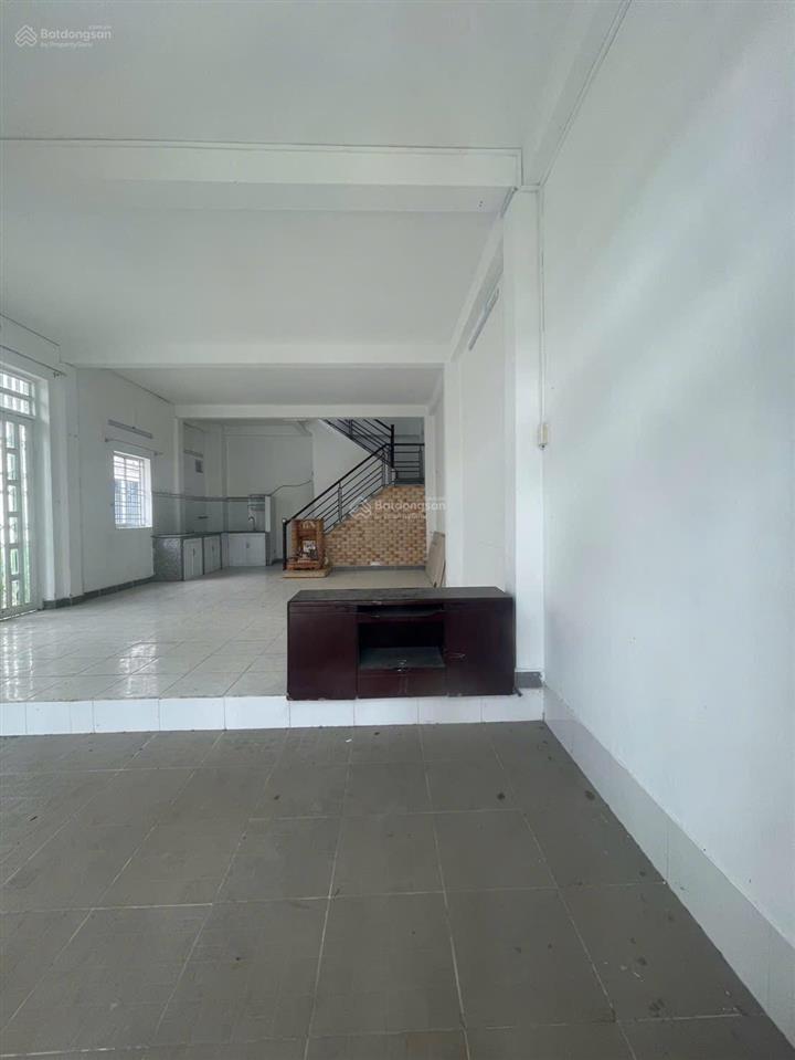 Chỉ 3,9 tỷ sở hữu nhà góc 2 mặt tiền đường xe hơi, dt đất 61m2 sàn 116m2 sổ hồng hoàn công