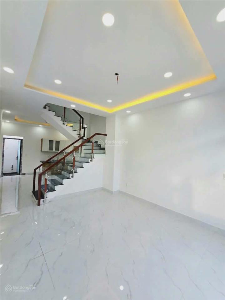Chỉ 3,55 tỷ sở hữu nhà phố 2 tầng hoàn công đủ đường ô tô 10m có vỉa hè,