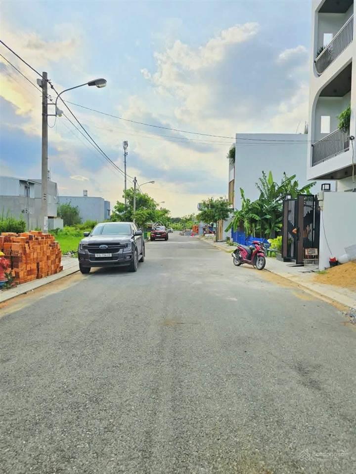 Chỉ 3,55 tỷ sở hữu nhà phố 2 tầng hoàn công đủ đường ô tô 10m có vỉa hè,
