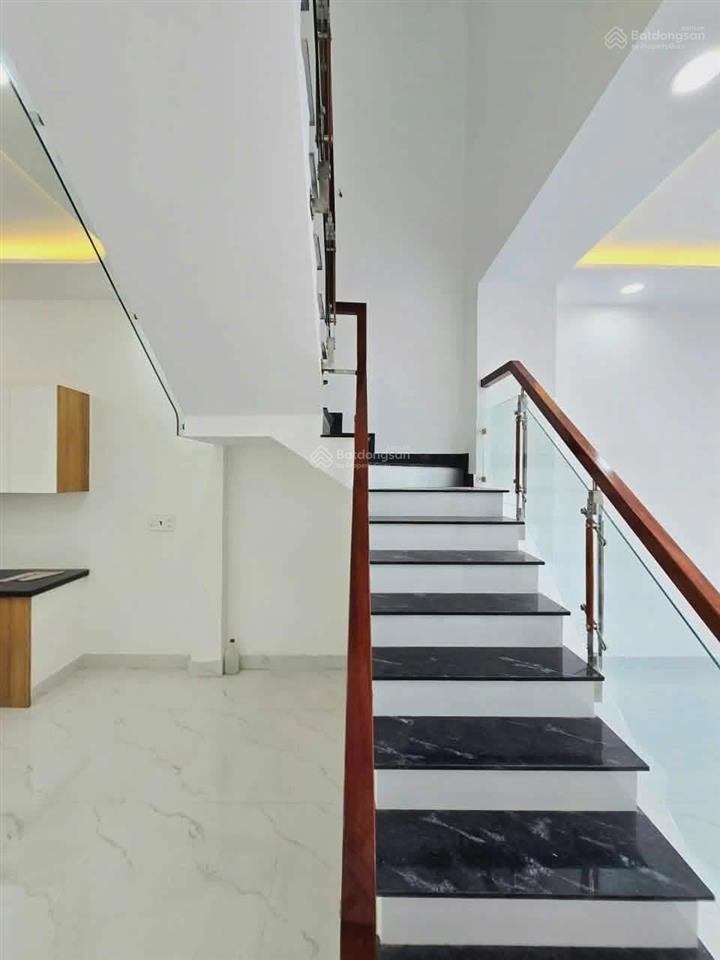 Chỉ 3,55 tỷ sở hữu nhà phố 2 tầng hoàn công đủ đường ô tô 10m có vỉa hè,