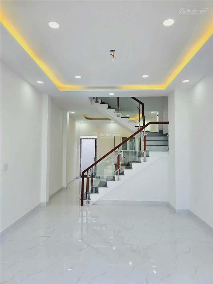 Chỉ 3,55 tỷ sở hữu nhà phố 2 tầng hoàn công đủ đường ô tô 10m có vỉa hè,