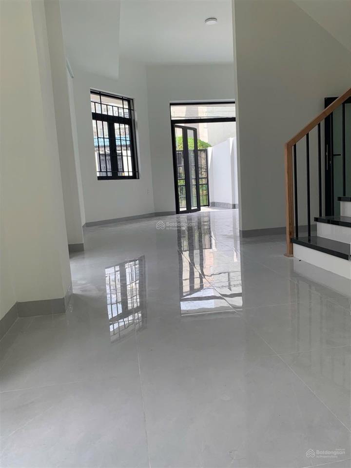 Nhà mặt tiền đường số 4, long trường nhà mới 3 tầng xe hơi ngủ trong sân shr hoàn công