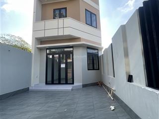 Nhà mặt tiền đường số 4, long trường nhà mới 3 tầng xe hơi ngủ trong sân shr hoàn công