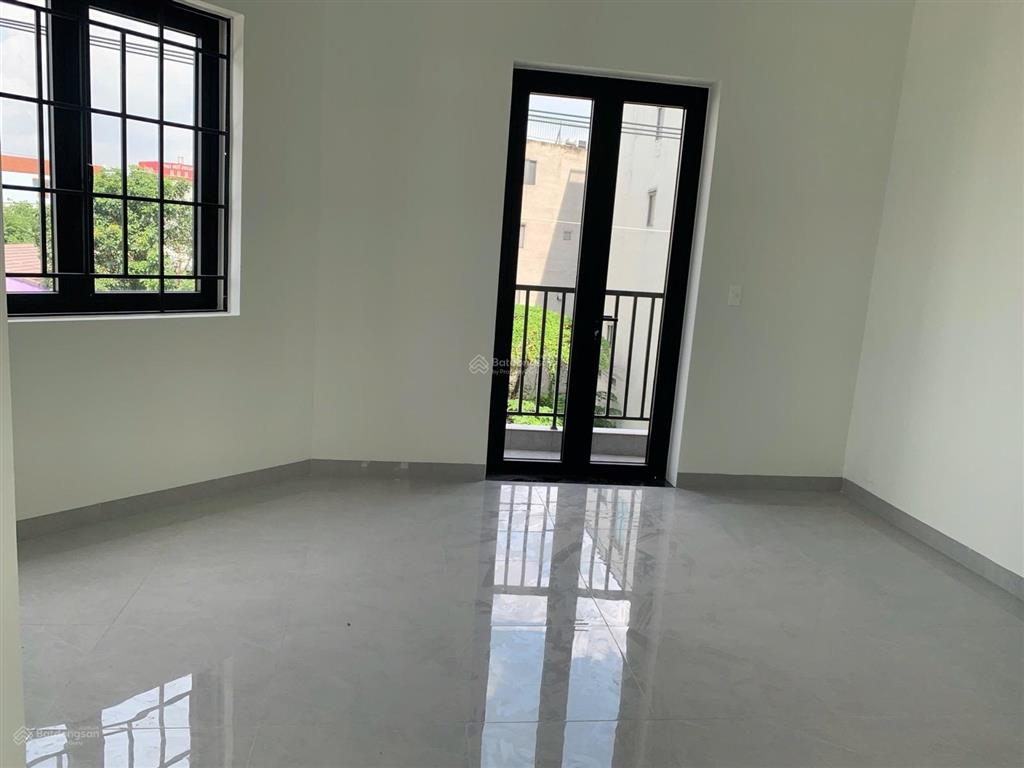 Nhà mặt tiền đường số 4, long trường nhà mới 3 tầng xe hơi ngủ trong sân shr hoàn công