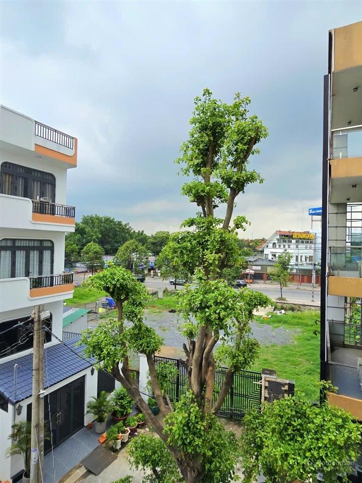 Nhà phố 4 tầng hoàn công đủ  đường ô tô 8m  gần vòng xoay phú hữu, phường phú hữu
