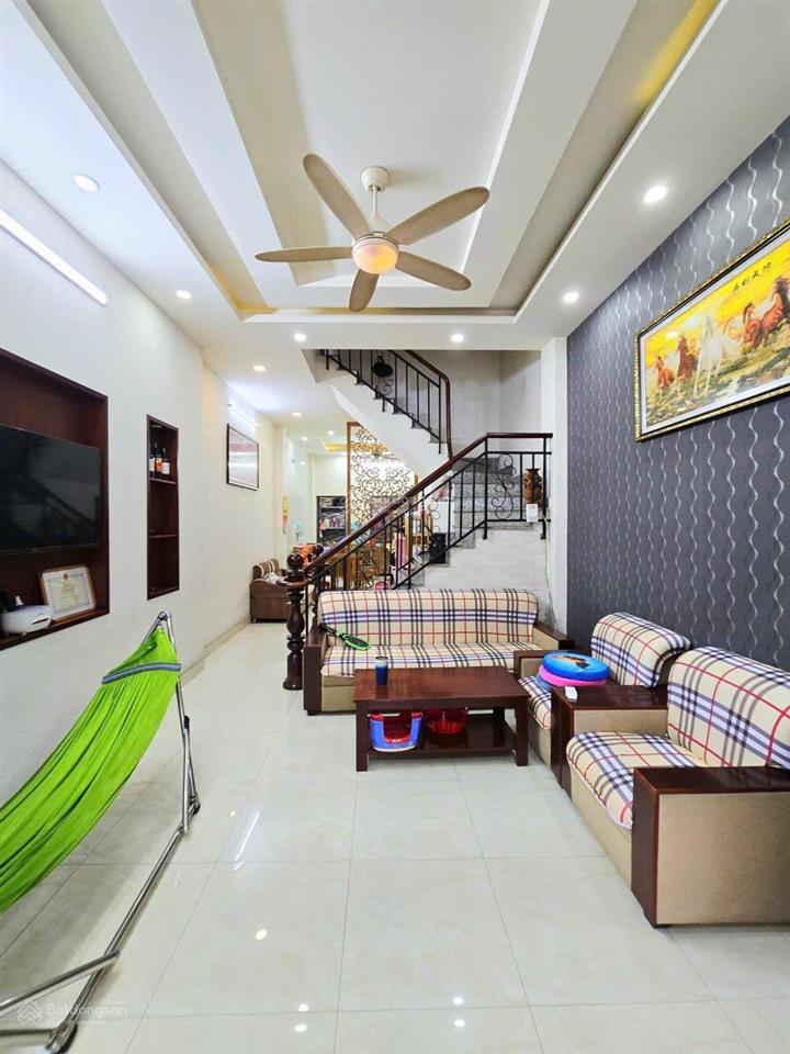 Nhà phố 4 tầng hoàn công đủ  đường ô tô 8m  gần vòng xoay phú hữu, phường phú hữu