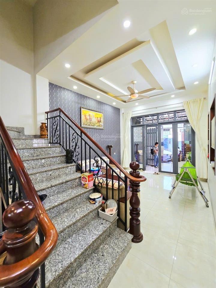 Nhà phố 4 tầng hoàn công đủ  đường ô tô 8m  gần vòng xoay phú hữu, phường phú hữu