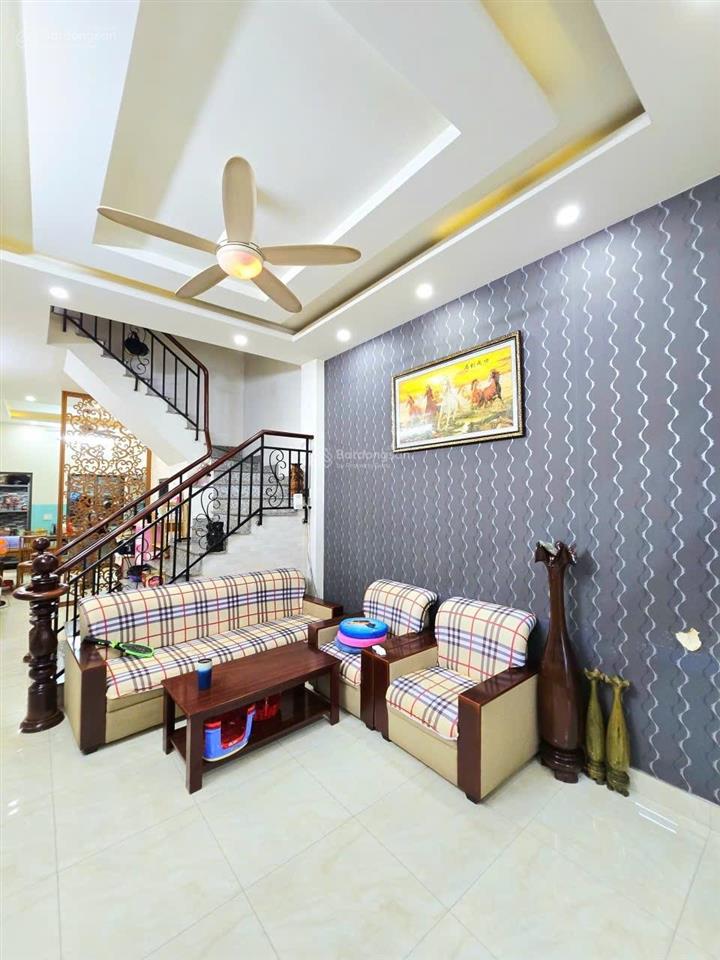 Nhà phố 4 tầng hoàn công đủ  đường ô tô 8m  gần vòng xoay phú hữu, phường phú hữu