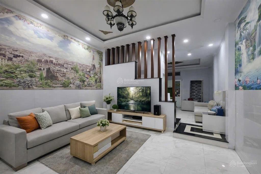 Nhà 4 tầng lã xuân oai hẻm xe hơi tránh nhau rộng 6m. 4 phòng ngủ
