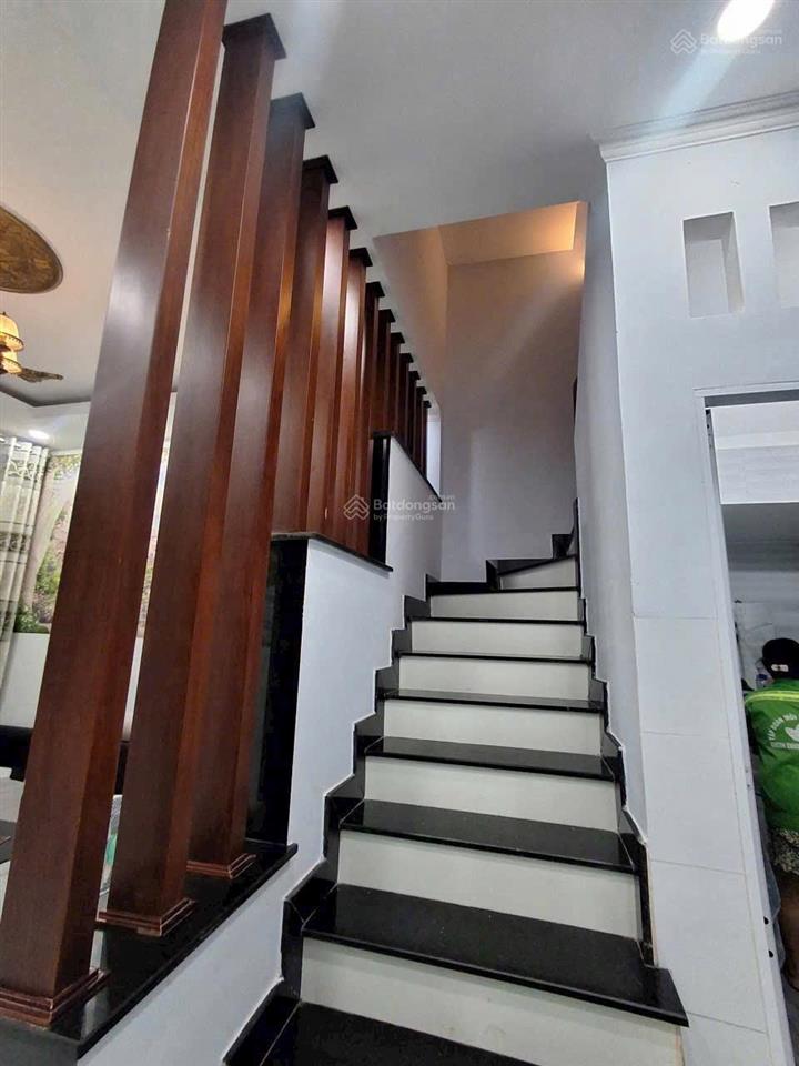 Nhà 4 tầng lã xuân oai hẻm xe hơi tránh nhau rộng 6m. 4 phòng ngủ