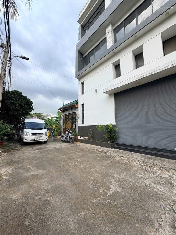 Nhà 3 tầng long trường | 94m xe hơi ngủ trong sân