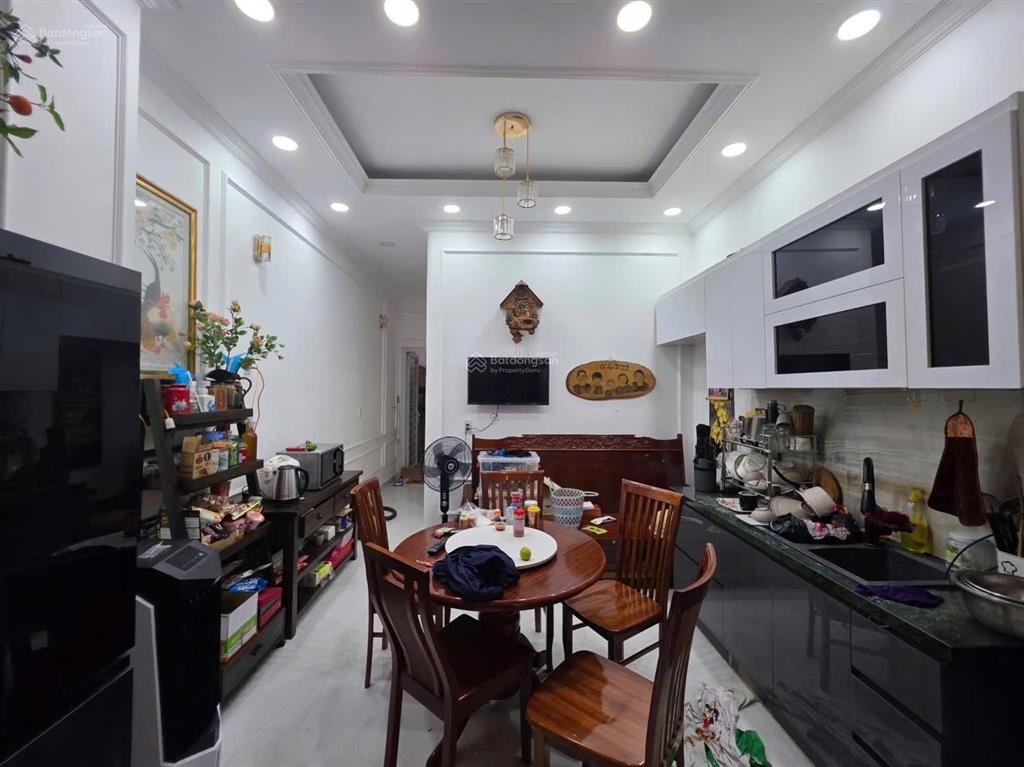 Nhà 3 tầng long trường | 94m xe hơi ngủ trong sân