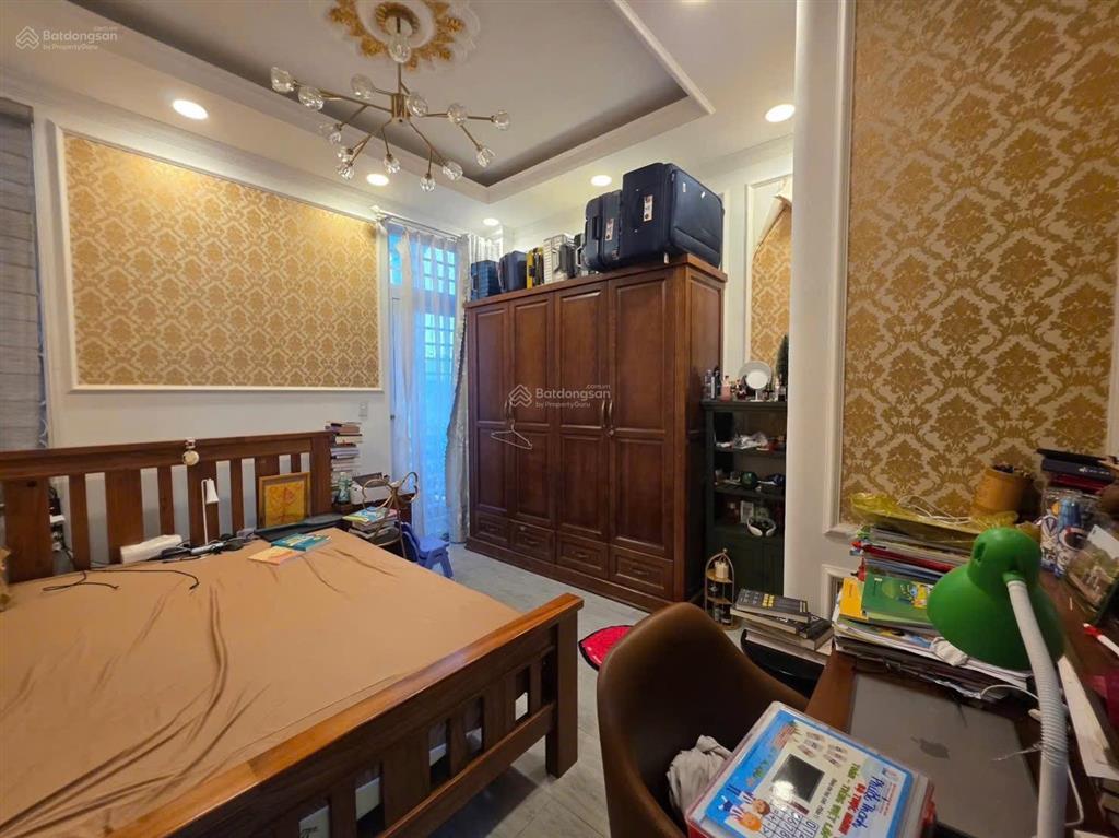 Nhà 3 tầng long trường | 94m xe hơi ngủ trong sân