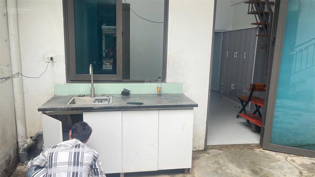 Cho thuê nhà 2 tầng phú diễn, gần đh tài nguyên môi trường, 6tr/th, ô tô đỗ cửa