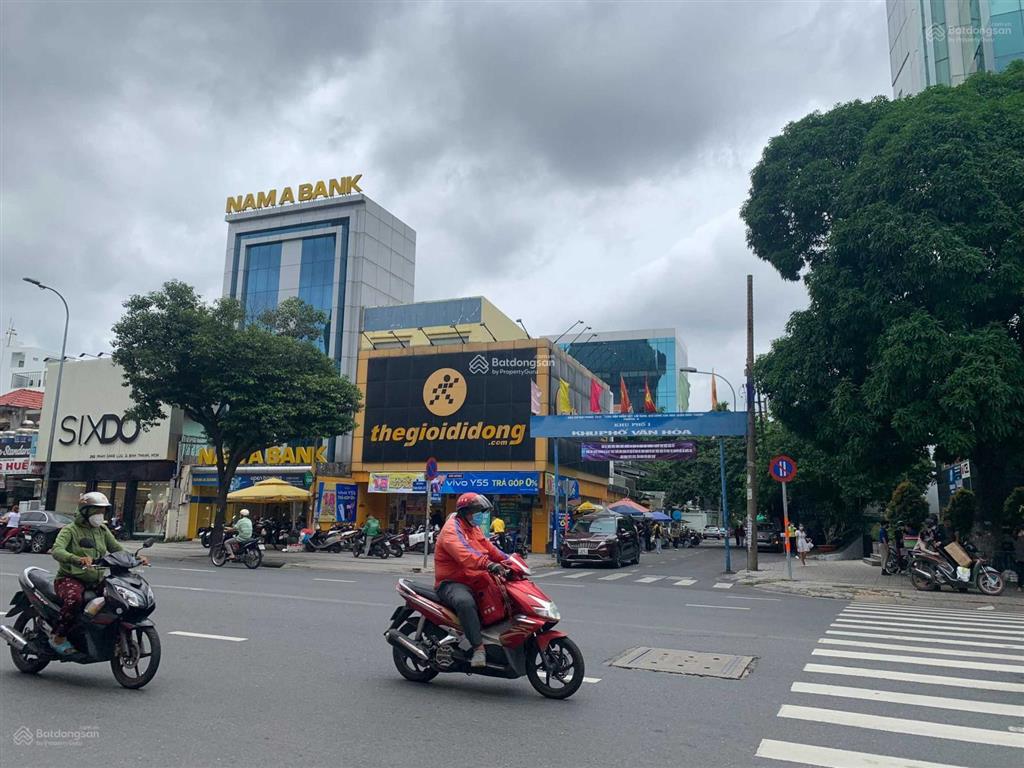 Cho thuê góc 2 mặt tiền 26 phan đăng lưu  nguyễn huy tưởng, bình thạnh dt 10x20m, trệt, 2 lầu