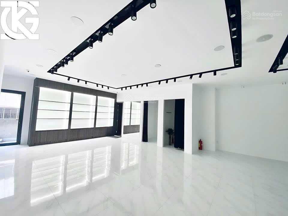 Tòa nhà mặt tiền an dương vương q. 5, ngay trường đại học sư phạm