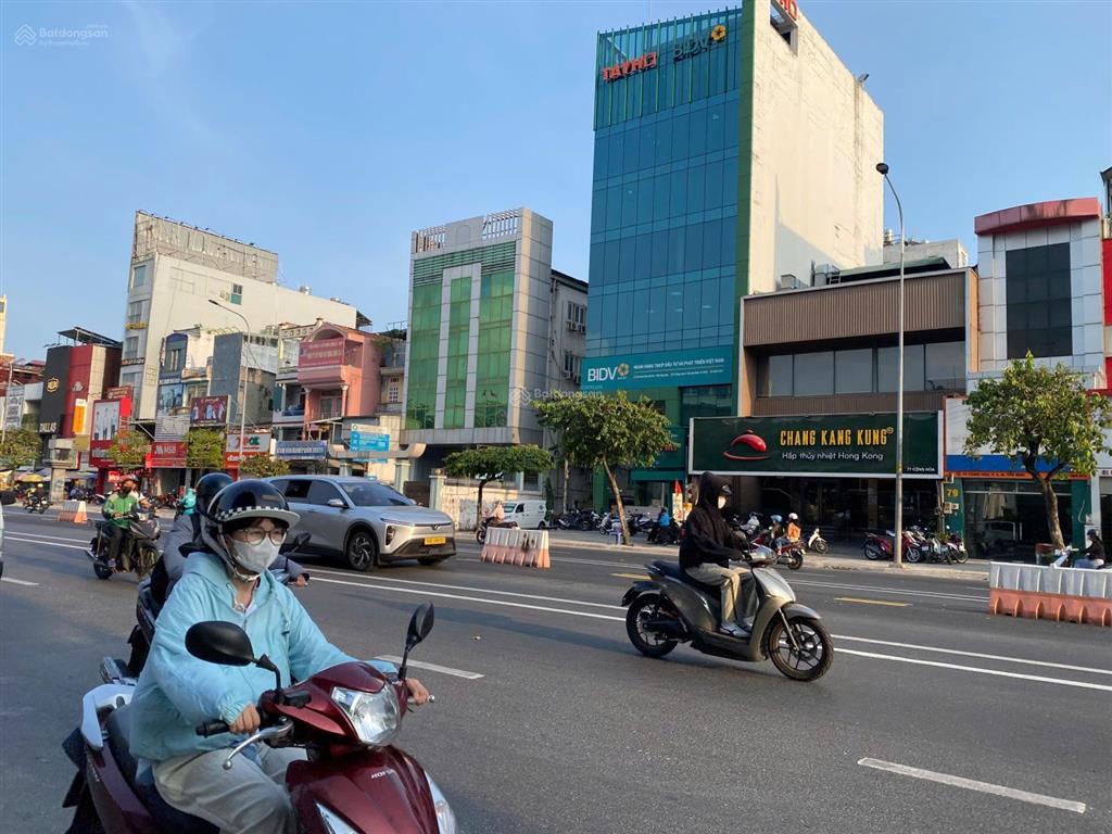 Building 10 tầng ngay lotte mart cộng hòa, 2000m2 sàn văn phòng