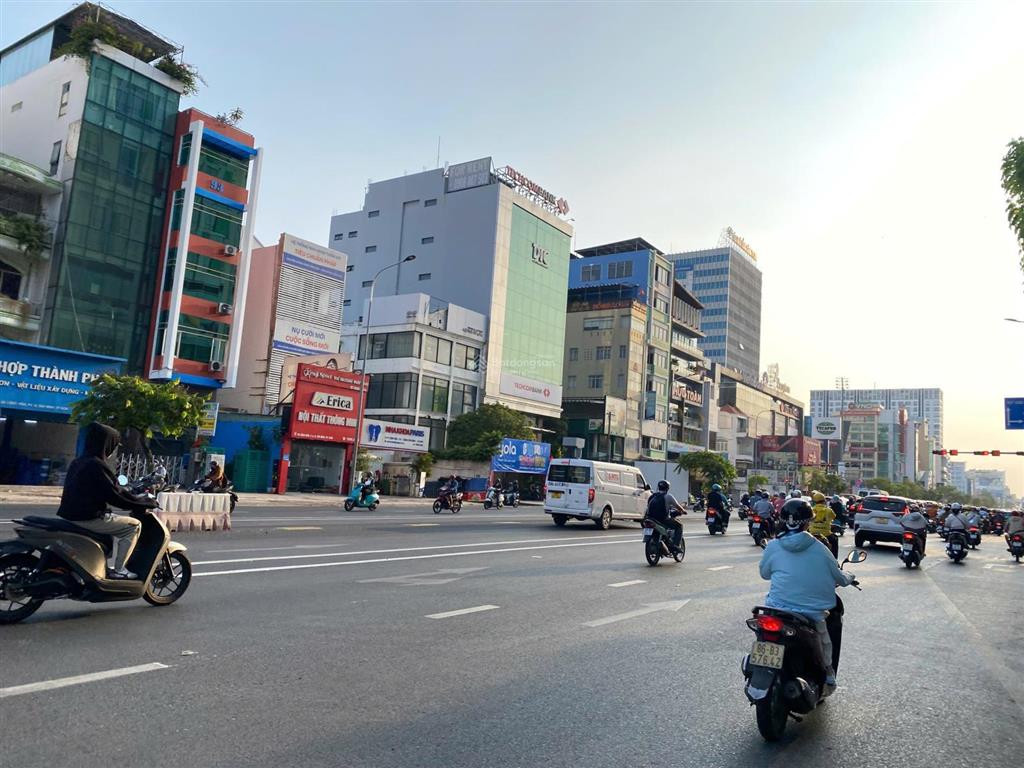 Building 10 tầng ngay lotte mart cộng hòa, 2000m2 sàn văn phòng