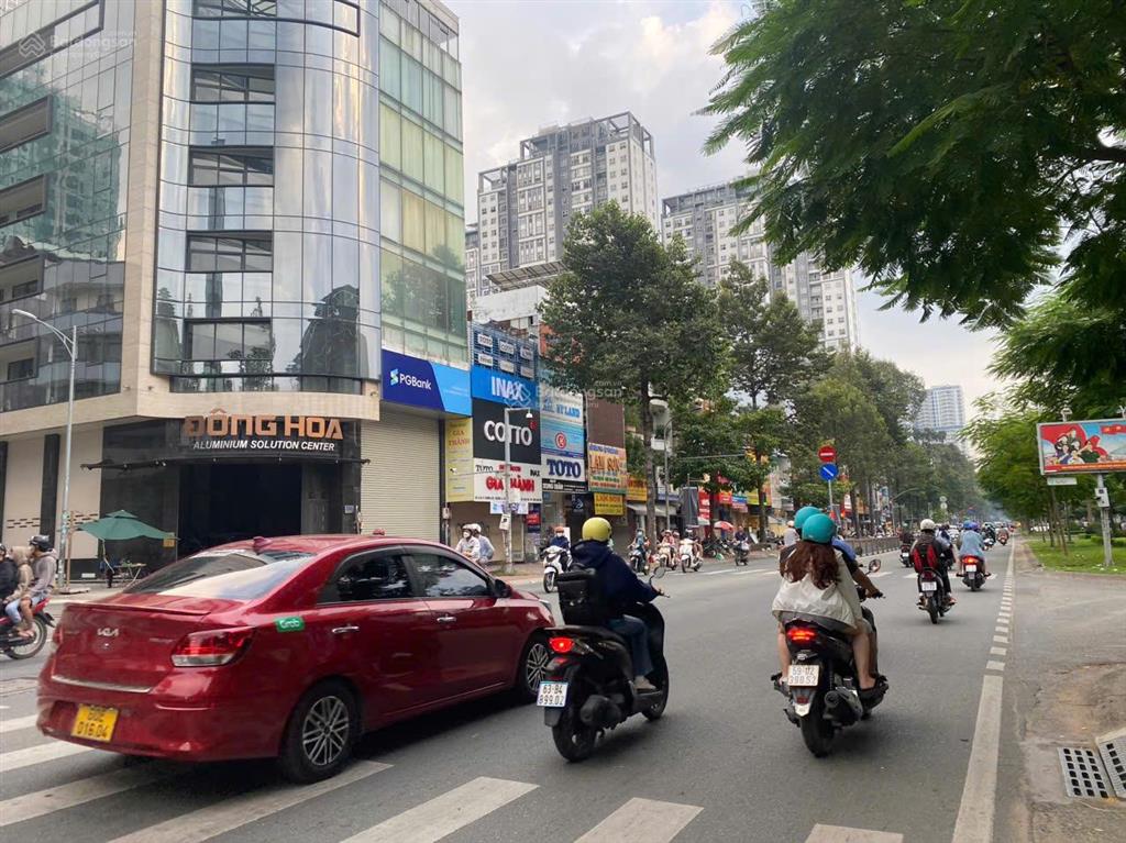 Tòa nhà 10m, 5 tầng trống suốt mặt tiền ngô gia tự quận 10 ngay bệnh viện hòa hảo