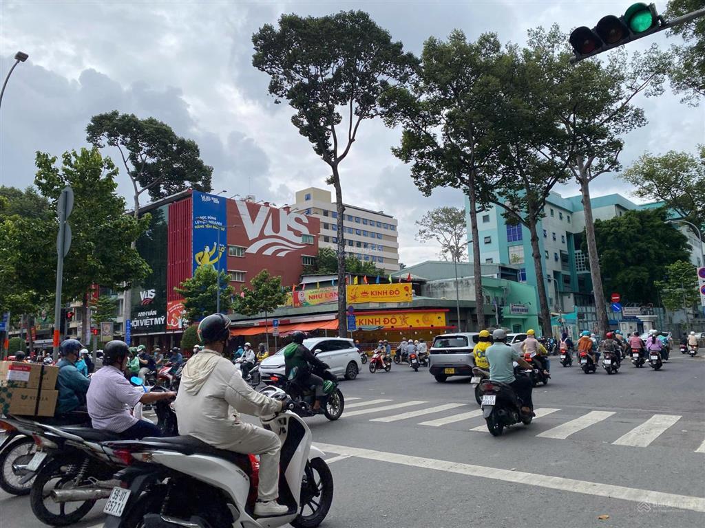 Tòa nhà 2000m2 ngay chợ an đông, bệnh viện nguyễn tri phương cần tìm đối tác thuê mới