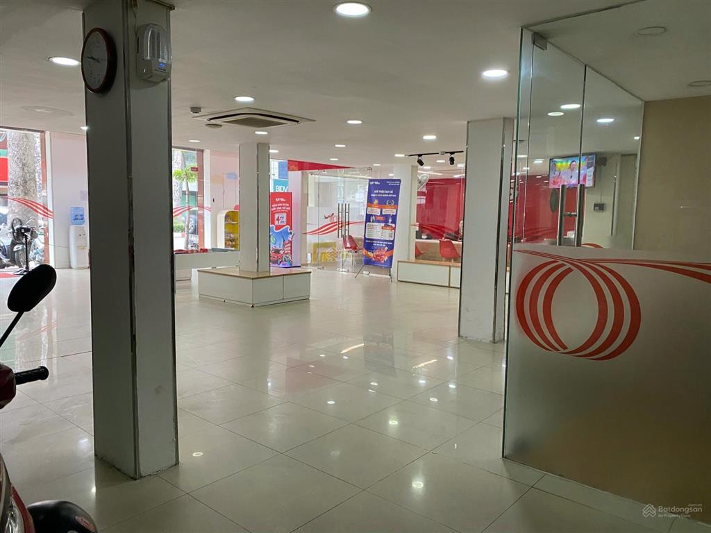 Tòa nhà 2000m2 ngay chợ an đông, bệnh viện nguyễn tri phương cần tìm đối tác thuê mới