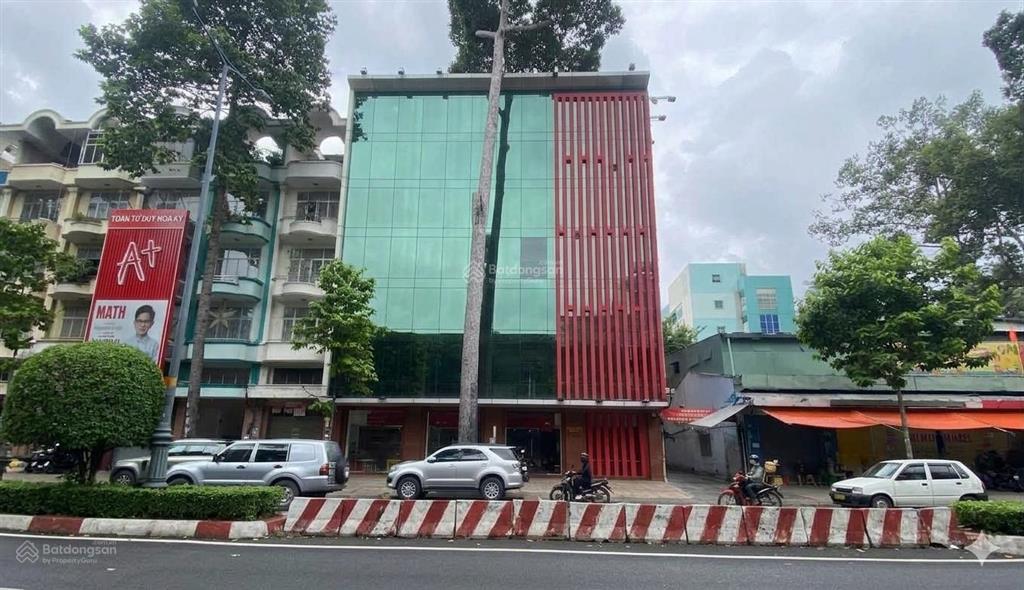 Tòa nhà 2000m2 ngay chợ an đông, bệnh viện nguyễn tri phương cần tìm đối tác thuê mới