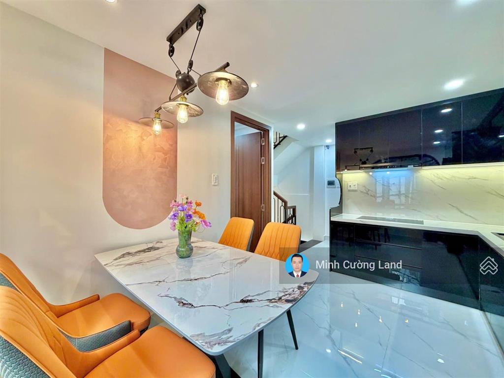 Siêu phẩm thích quảng đức, phú nhuận, 39m2 ngang 6m, 5 tầng btct 4pn, hxh sát mặt tiền, 8.3tỷ