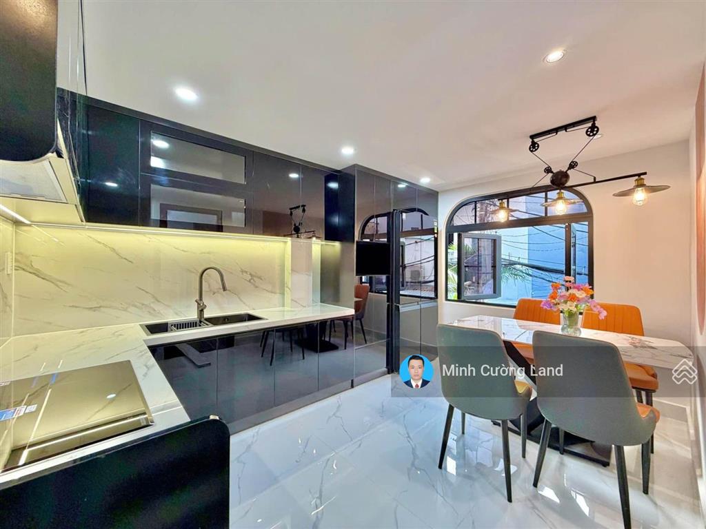 Siêu phẩm thích quảng đức, phú nhuận, 39m2 ngang 6m, 5 tầng btct 4pn, hxh sát mặt tiền, 8.3tỷ