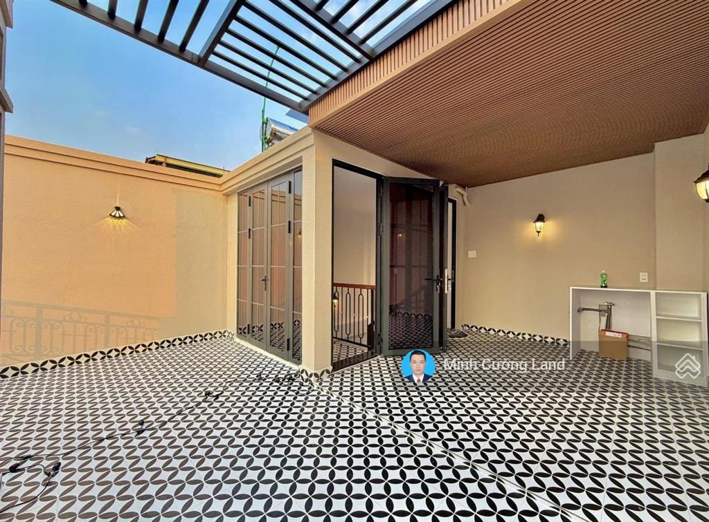 Siêu phẩm thích quảng đức, phú nhuận, 39m2 ngang 6m, 5 tầng btct 4pn, hxh sát mặt tiền, 8.3tỷ