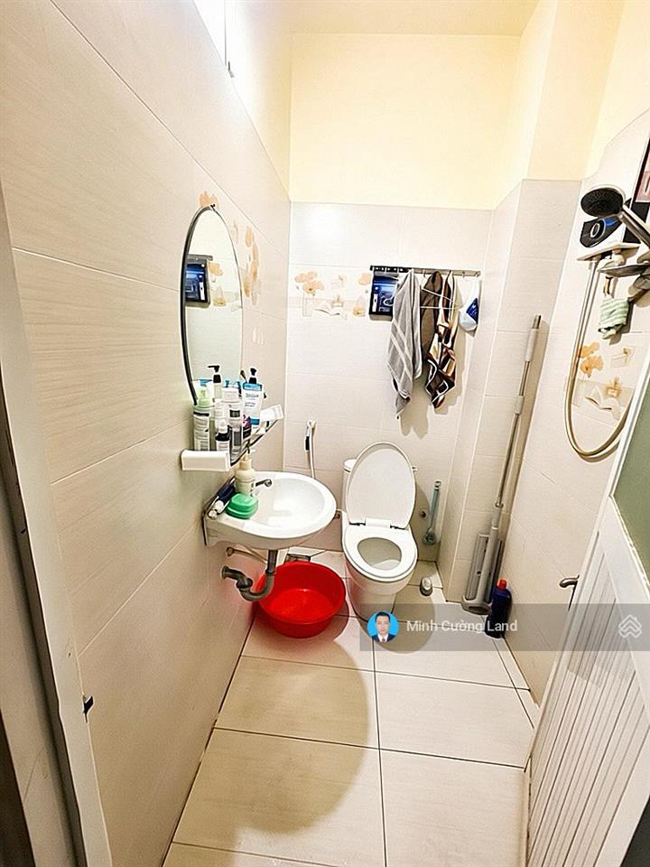 Bán nhà nguyễn đình chính, phú nhuận, 30m2, 4 tầng 3pn, cách mt 15m, cho thuê 17 triệu/tháng, 5.6tỷ