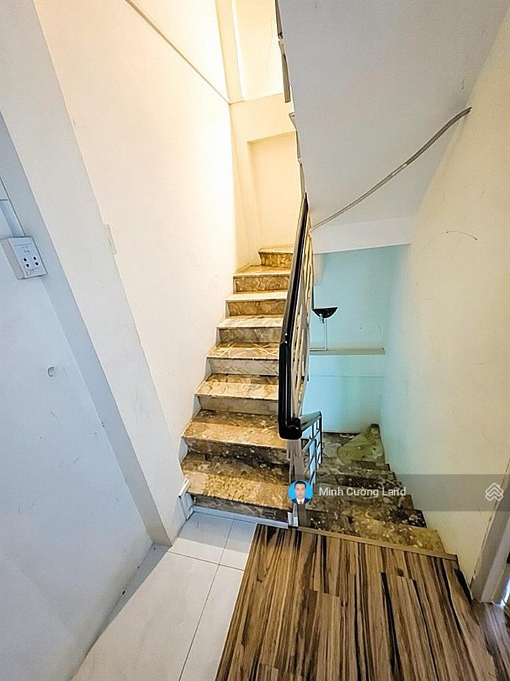 Bán nhà nguyễn đình chính, phú nhuận, 30m2, 4 tầng 3pn, cách mt 15m, cho thuê 17 triệu/tháng, 5.6tỷ