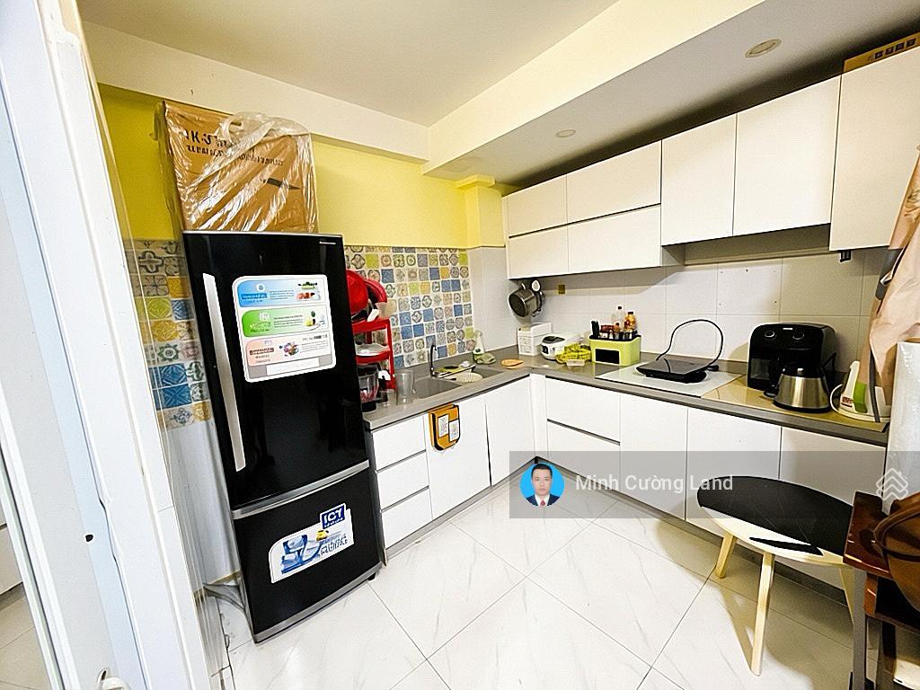 Bán nhà nguyễn đình chính, phú nhuận, 30m2, 4 tầng 3pn, cách mt 15m, cho thuê 17 triệu/tháng, 5.6tỷ