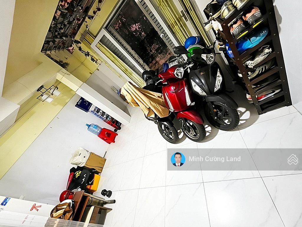 Bán nhà nguyễn đình chính, phú nhuận, 30m2, 4 tầng 3pn, cách mt 15m, cho thuê 17 triệu/tháng, 5.6tỷ