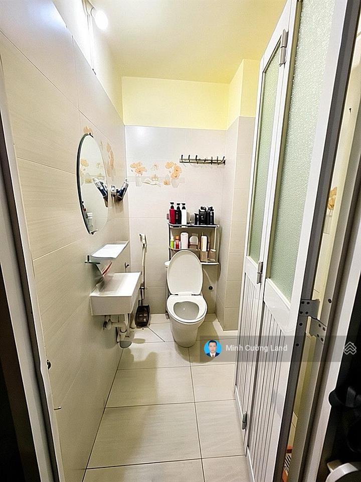 Bán nhà nguyễn đình chính, phú nhuận, 30m2, 4 tầng 3pn, cách mt 15m, cho thuê 17 triệu/tháng, 5.6tỷ